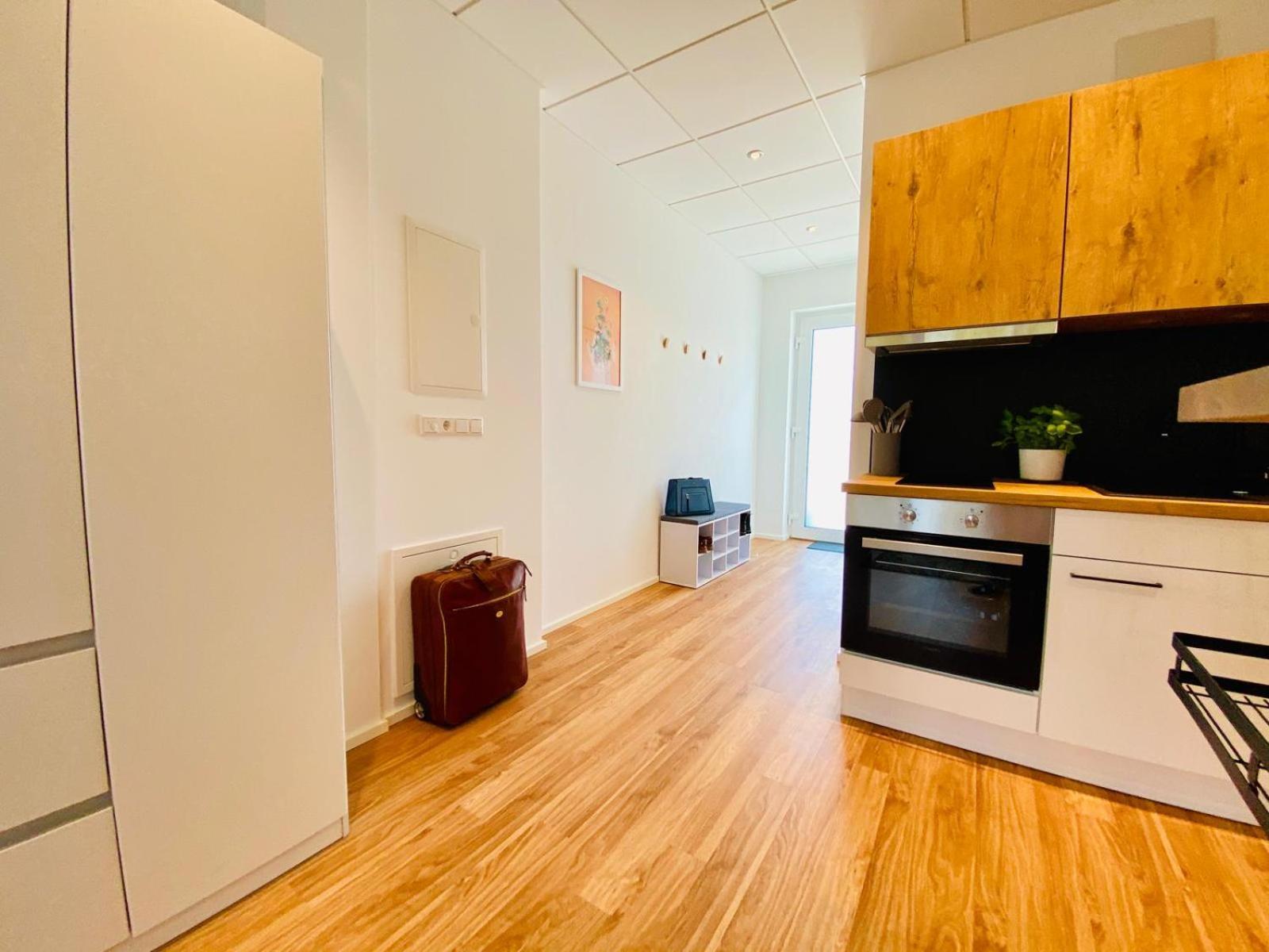 Motel42-Temporary Living Friedrichshafen Ngoại thất bức ảnh